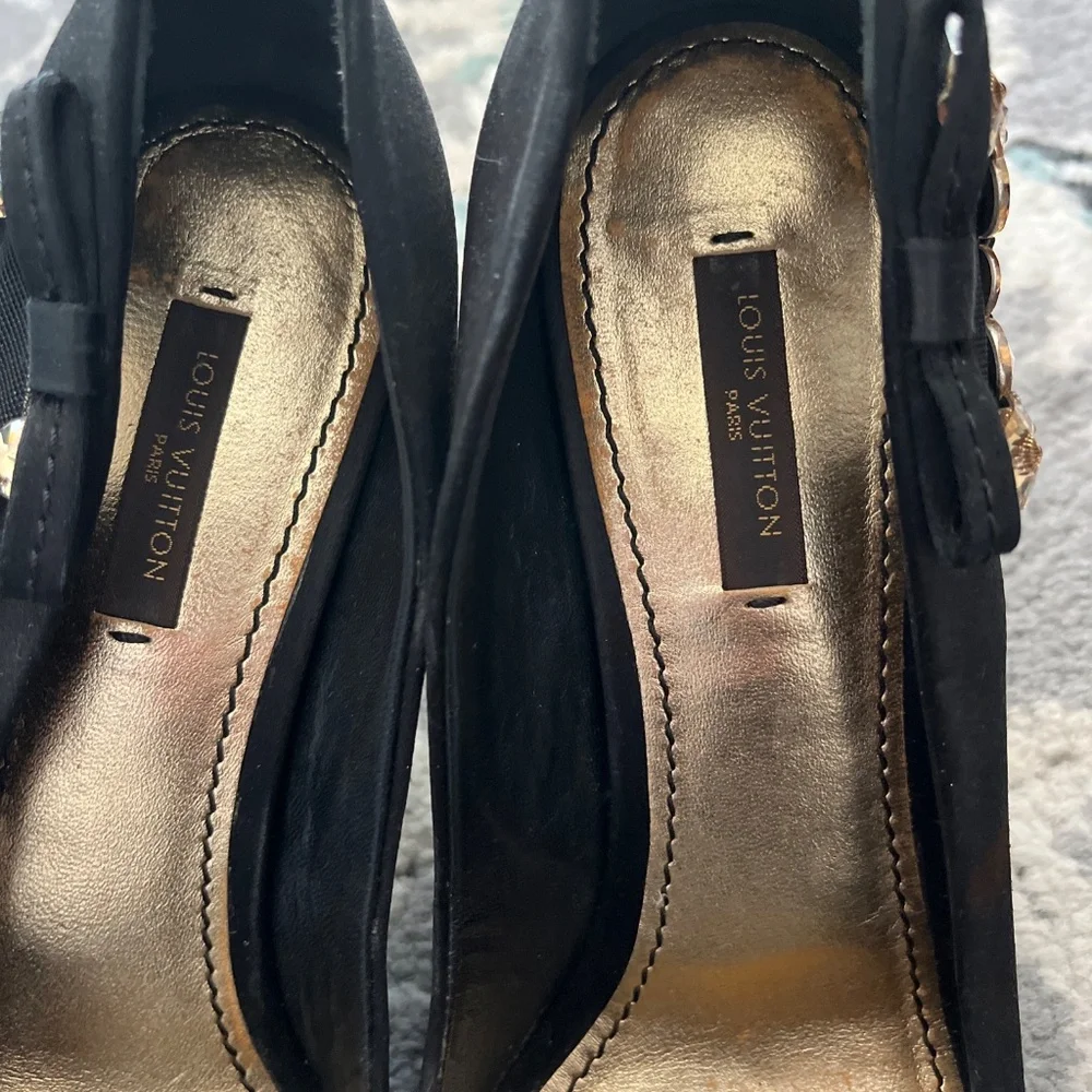 Louis Vuitton 100% authentic satin heels - Picture 2 of 4